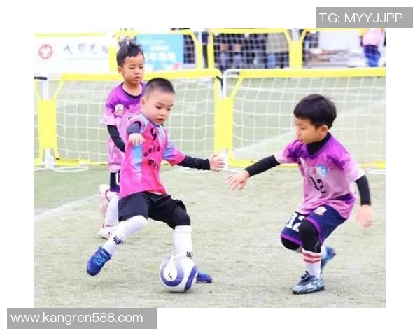 当今足球明星童年故事揭秘他们如何从小梦想成真